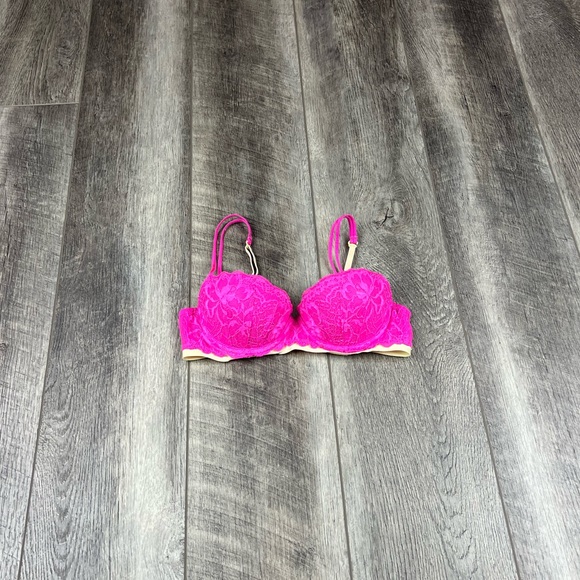 32B VS Pink Lace Date Bra - Picture 1 of 11